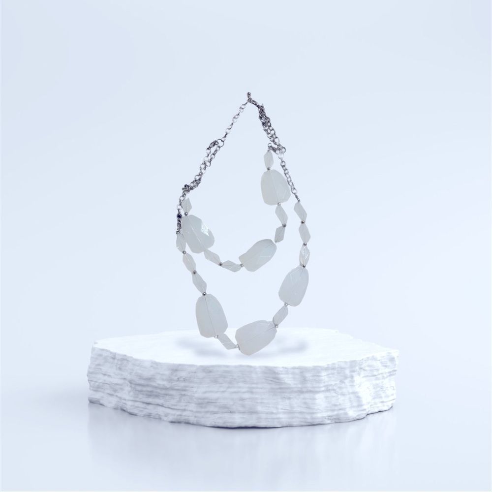 WHITE CHUNKY FAUX STONE NECKLACE